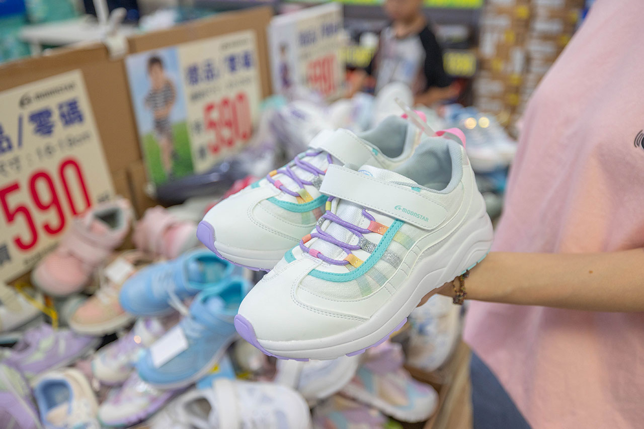 2026鞋子夏季特賣會來拉！美力運動世界大台北特賣會全館1折起！童鞋、運動鞋、戶外登山鞋、工作鞋全都超便宜，只有13天，早鳥活動前六日再打8折，買到賺到！ 29