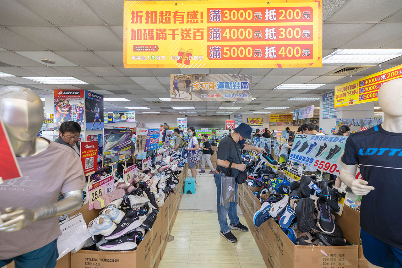 2026鞋子夏季特賣會來拉！美力運動世界大台北特賣會全館1折起！童鞋、運動鞋、戶外登山鞋、工作鞋全都超便宜，只有13天，早鳥活動前六日再打8折，買到賺到！ 129
