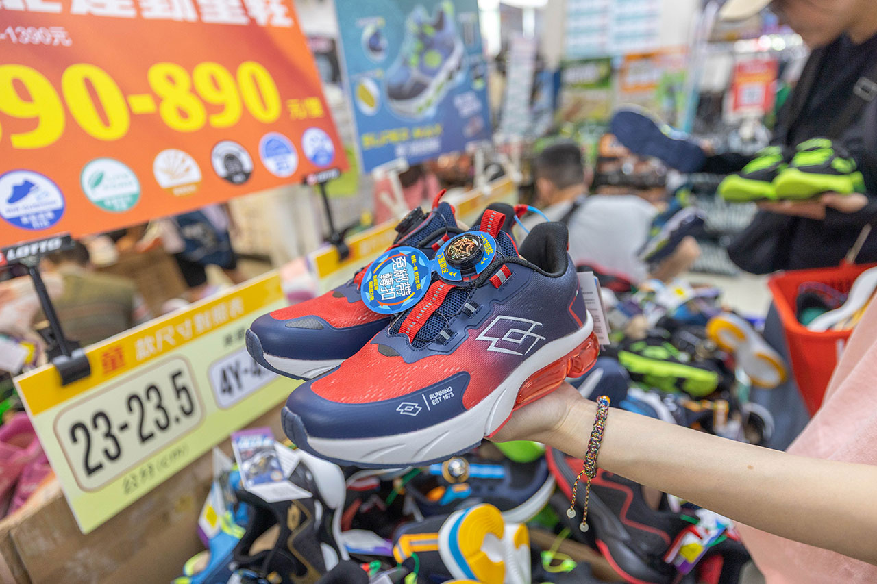 2026鞋子夏季特賣會來拉！美力運動世界大台北特賣會全館1折起！童鞋、運動鞋、戶外登山鞋、工作鞋全都超便宜，只有13天，早鳥活動前六日再打8折，買到賺到！ 63