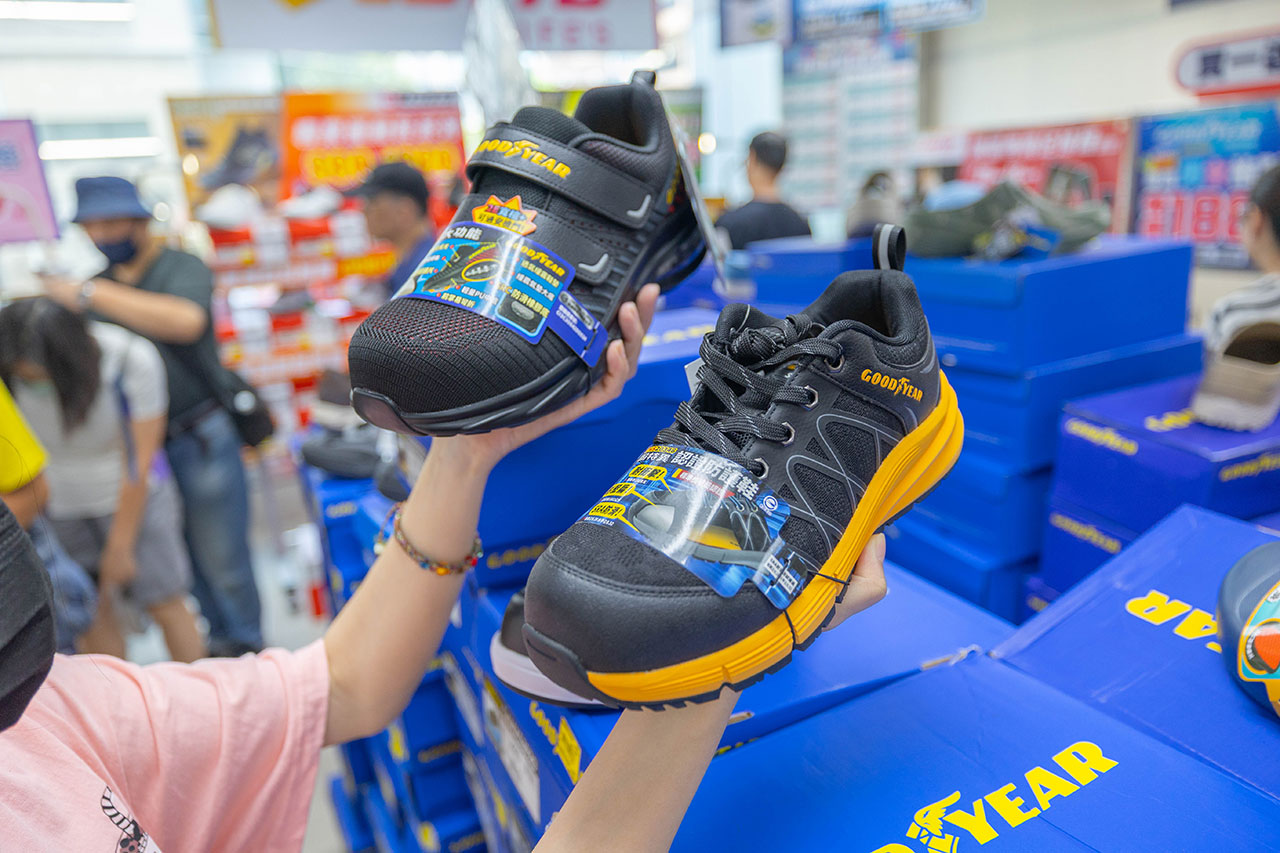 2026鞋子夏季特賣會來拉！美力運動世界大台北特賣會全館1折起！童鞋、運動鞋、戶外登山鞋、工作鞋全都超便宜，只有13天，早鳥活動前六日再打8折，買到賺到！ 101