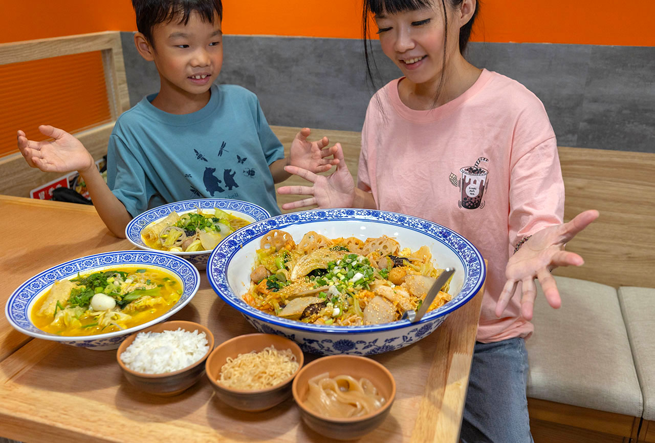 冒香香 勤美店|最新台中勤美川味美食報到,比臉大四川麻辣冒菜鍋 ! 超濃郁香辣湯頭,爆量食材讓你一吃上癮! 2026台中西區美食推薦 8 冒香香 勤美店|最新台中勤美川味美食報到,比臉大四川麻辣冒菜鍋 ! 超濃郁香辣湯頭,爆量食材讓你一吃上癮! 2026台中西區美食推薦 7