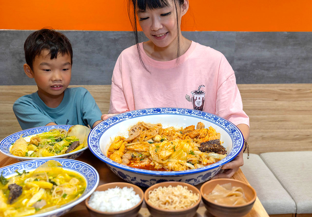冒香香 勤美店|最新台中勤美川味美食報到,比臉大四川麻辣冒菜鍋 ! 超濃郁香辣湯頭,爆量食材讓你一吃上癮! 2026台中西區美食推薦 12 冒香香 勤美店|最新台中勤美川味美食報到,比臉大四川麻辣冒菜鍋 ! 超濃郁香辣湯頭,爆量食材讓你一吃上癮! 2026台中西區美食推薦 11