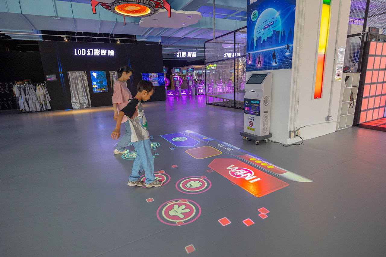 幻影行動｜台中麗寶樂園最新室內遊樂區 ！裸眼10D幻影歷險劇場、鬼屋探險、弓箭射擊，超好玩11項遊戲，讓孩子放電一整天的2026台中后里景點推薦！ 255