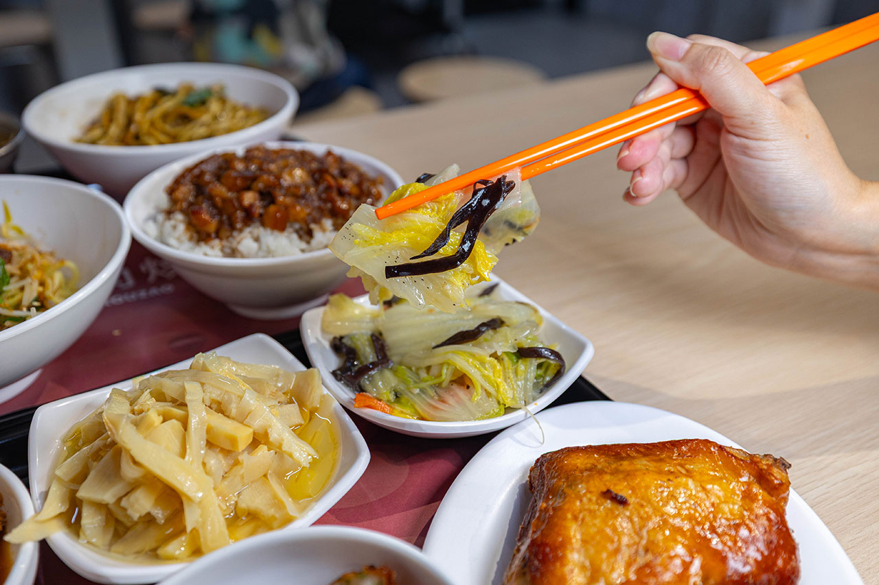 好肉燥｜最新台中黎明路美食報到！超濃厚黑金肉燥飯，特製青醬拌麵、皮蛋拌麵，2026台中南屯小吃推薦！ 41