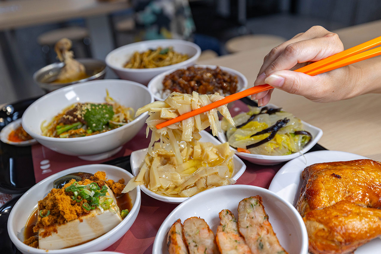 好肉燥｜最新台中黎明路美食報到！超濃厚黑金肉燥飯，特製青醬拌麵、皮蛋拌麵，2026台中南屯小吃推薦！ 43