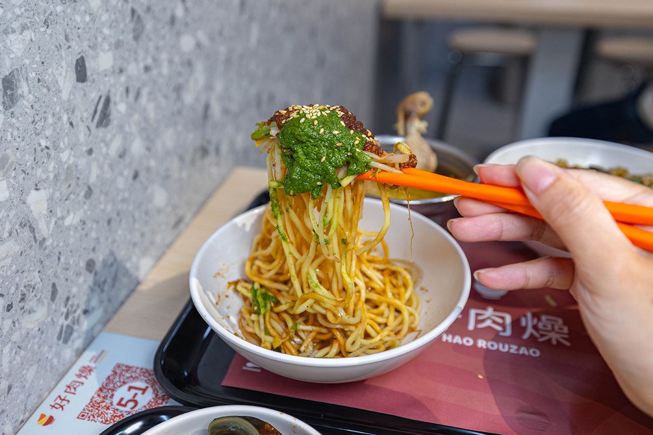 好肉燥｜最新台中黎明路美食報到！超濃厚黑金肉燥飯，特製青醬拌麵、皮蛋拌麵，2026台中南屯小吃推薦！ 19