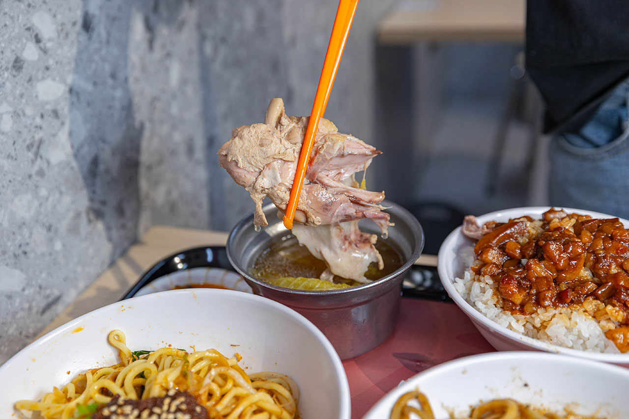 好肉燥｜最新台中黎明路美食報到！超濃厚黑金肉燥飯，特製青醬拌麵、皮蛋拌麵，2026台中南屯小吃推薦！ 49