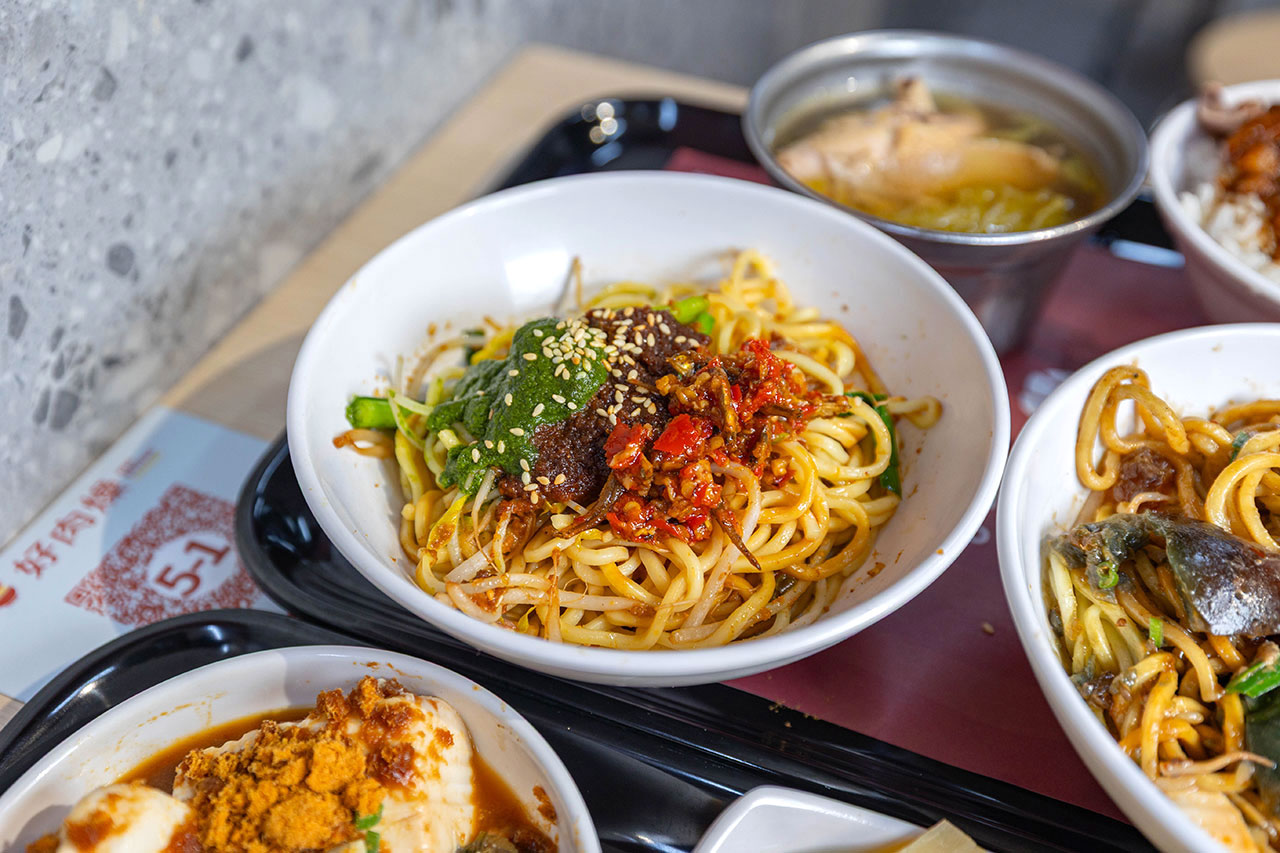 好肉燥｜最新台中黎明路美食報到！超濃厚黑金肉燥飯，特製青醬拌麵、皮蛋拌麵，2026台中南屯小吃推薦！ 23