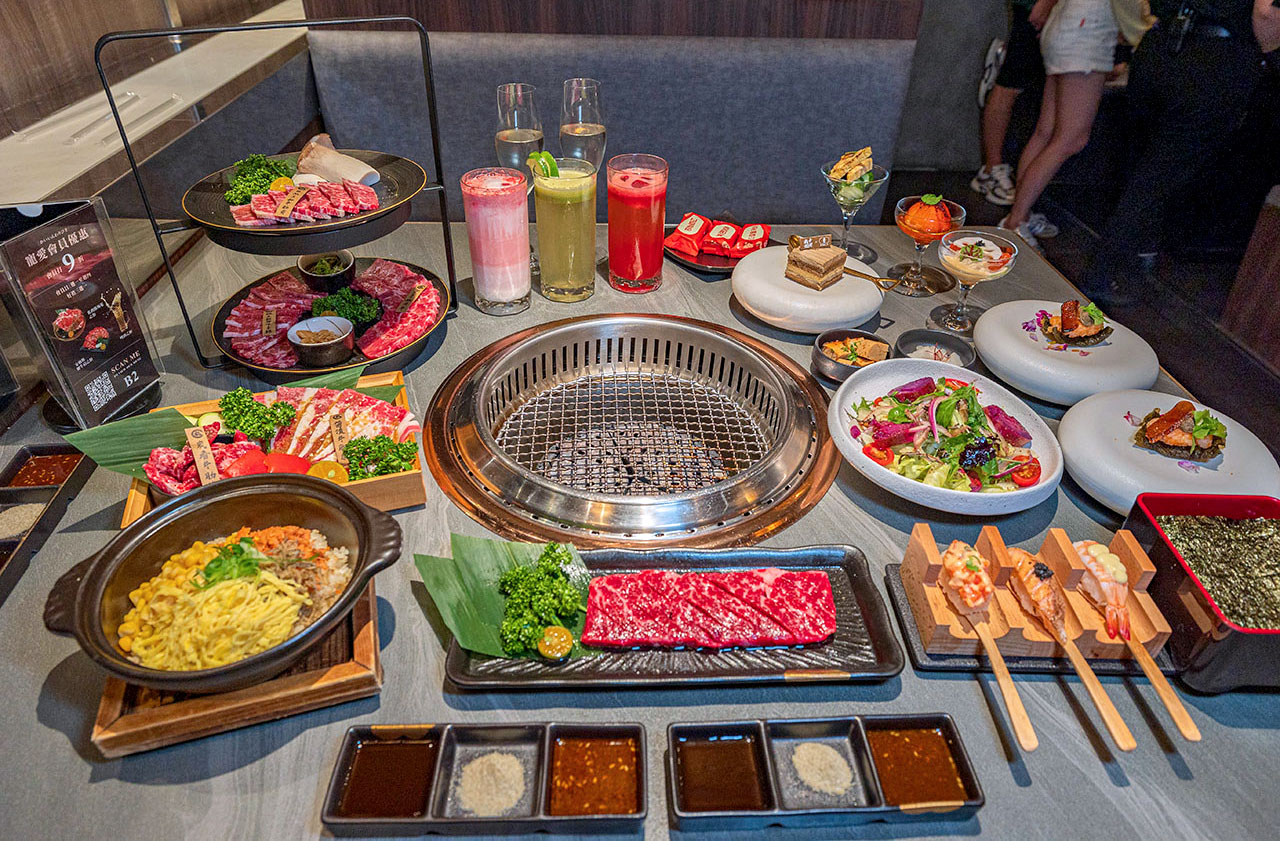 札卡燒肉南屯店｜被燒肉耽誤的高級日本料理？壽司之神御用海苔×桌邊代烤和牛，焦糖烏魚子蟹膏、啢男聯名甜點，台中南屯聚餐約會新天花板！ 41