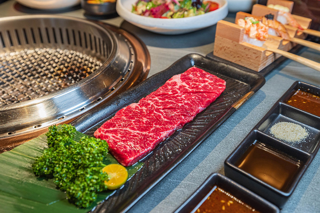 札卡燒肉南屯店｜被燒肉耽誤的高級日本料理？壽司之神御用海苔×桌邊代烤和牛，焦糖烏魚子蟹膏、啢男聯名甜點，台中南屯聚餐約會新天花板！ 75