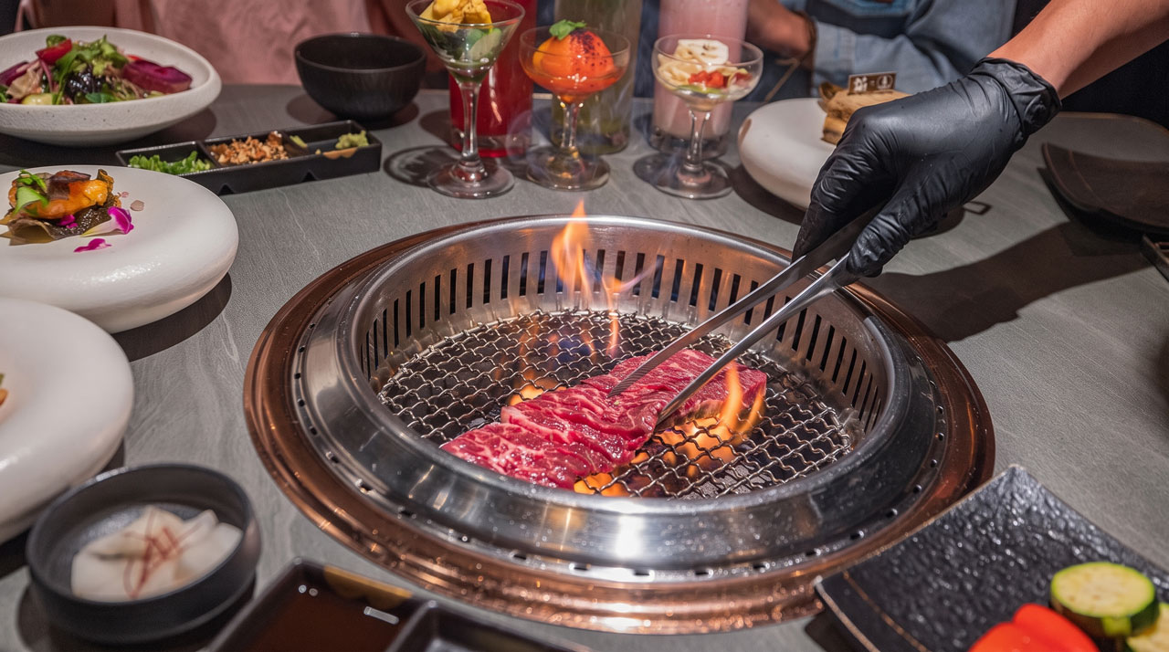 札卡燒肉南屯店｜被燒肉耽誤的高級日本料理？壽司之神御用海苔×桌邊代烤和牛，焦糖烏魚子蟹膏、啢男聯名甜點，台中南屯聚餐約會新天花板！ 77