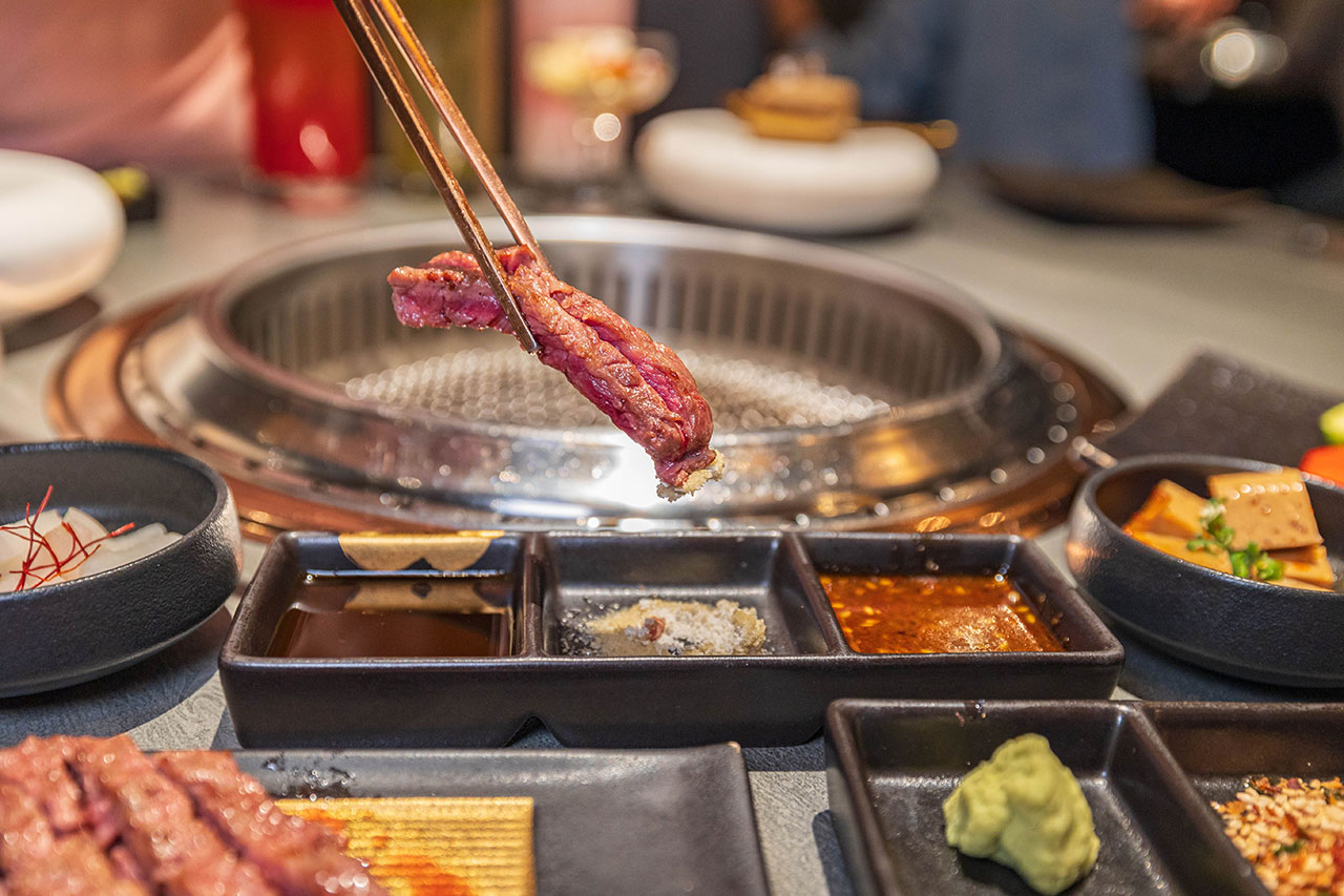 札卡燒肉南屯店｜被燒肉耽誤的高級日本料理？壽司之神御用海苔×桌邊代烤和牛，焦糖烏魚子蟹膏、啢男聯名甜點，台中南屯聚餐約會新天花板！ 81