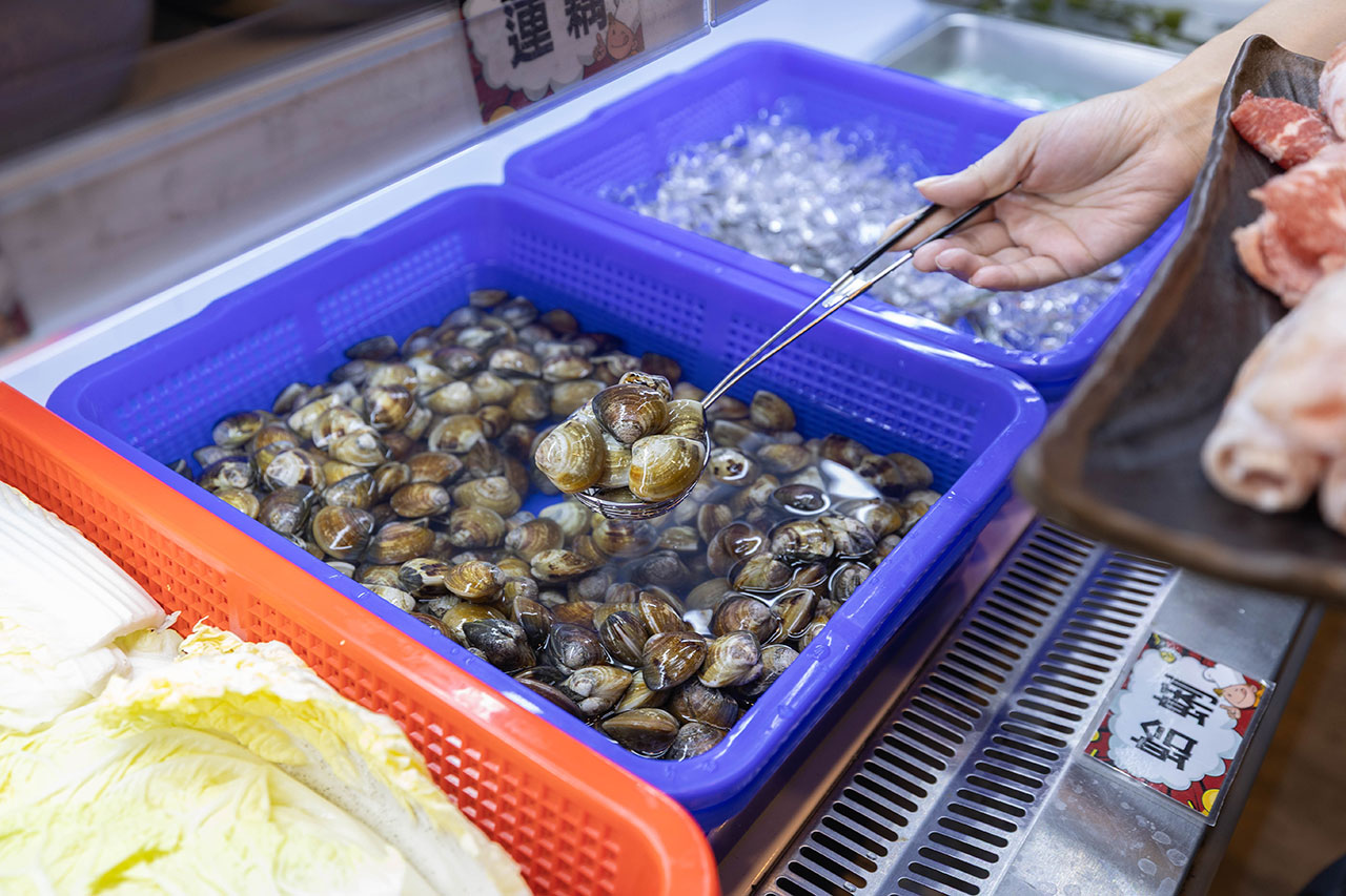 牛羊爭霸 八德店｜肉控必訪超狂桃園吃到飽火鍋，將近100樣食材牛豬羊海鮮一次吃個夠！ 還有甜點冰品自助吧，桃園八德羊肉爐推薦！ 33