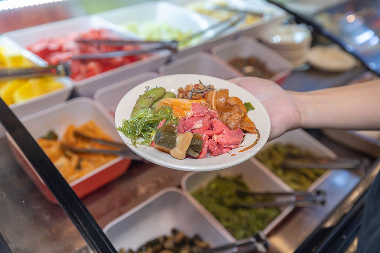 牛羊爭霸 八德店｜肉控必訪超狂桃園吃到飽火鍋，將近100樣食材牛豬羊海鮮一次吃個夠！ 還有甜點冰品自助吧，桃園八德羊肉爐推薦！ 45