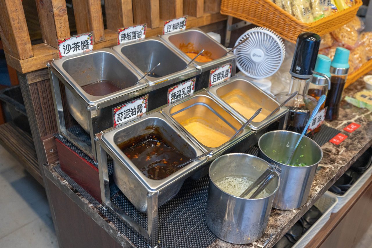 牛羊爭霸 八德店｜肉控必訪超狂桃園吃到飽火鍋，將近100樣食材牛豬羊海鮮一次吃個夠！ 還有甜點冰品自助吧，桃園八德羊肉爐推薦！ 37