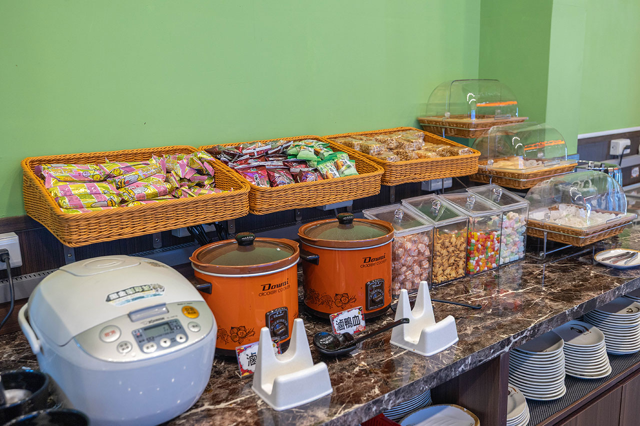 牛羊爭霸 八德店｜肉控必訪超狂桃園吃到飽火鍋，將近100樣食材牛豬羊海鮮一次吃個夠！ 還有甜點冰品自助吧，桃園八德羊肉爐推薦！ 49
