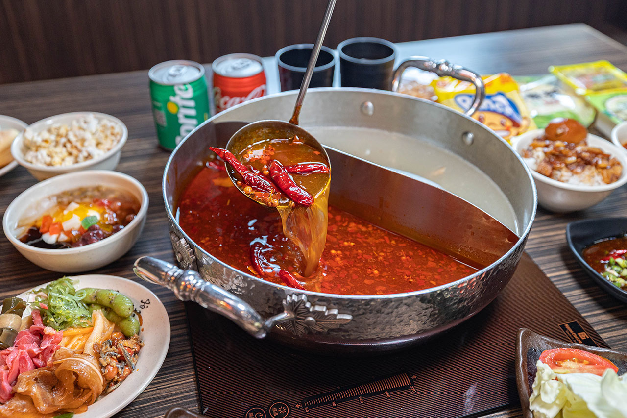 牛羊爭霸 八德店｜肉控必訪超狂桃園吃到飽火鍋，將近100樣食材牛豬羊海鮮一次吃個夠！ 還有甜點冰品自助吧，桃園八德羊肉爐推薦！ 87