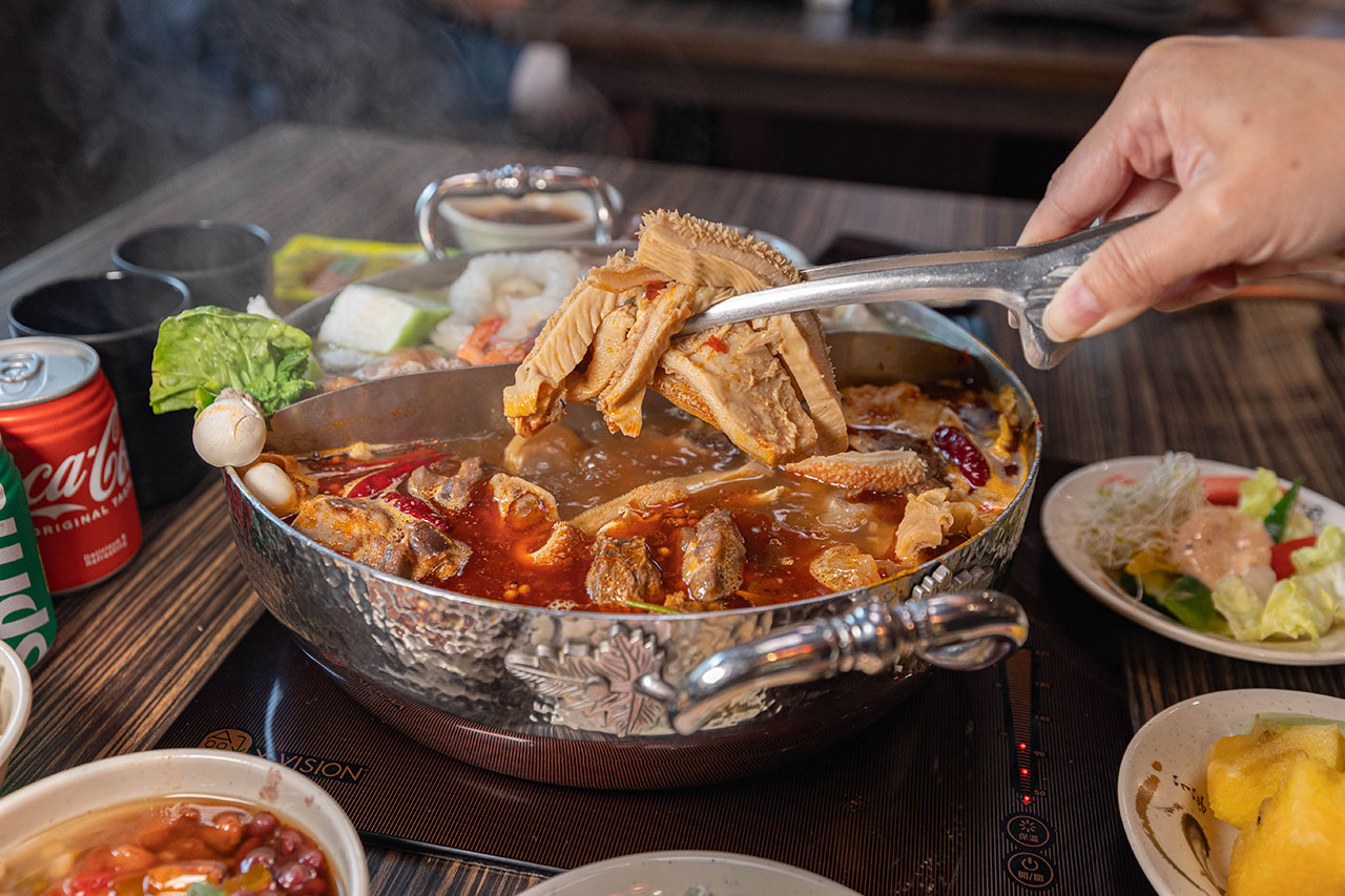 牛羊爭霸 八德店｜肉控必訪超狂桃園吃到飽火鍋，將近100樣食材牛豬羊海鮮一次吃個夠！ 還有甜點冰品自助吧，桃園八德羊肉爐推薦！ 91