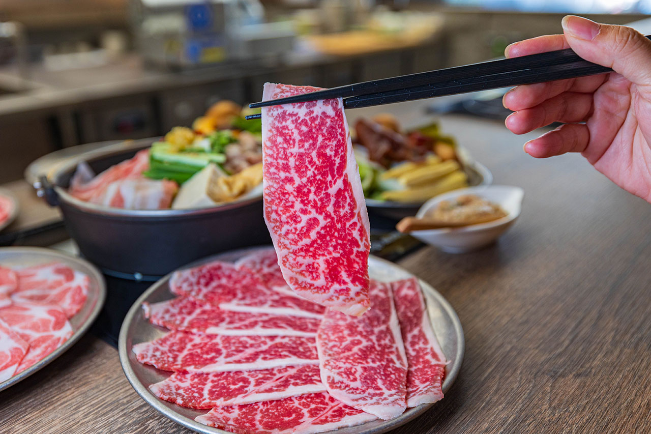 【台中北區美食】「駒澤屋壽喜燒」正宗關西風壽喜燒,台中科博館健行路無限蔬食吃到飽,宮崎A5和牛、博多牛腸鍋夜貓族必吃台中美食! 24 【台中北區美食】「駒澤屋壽喜燒」正宗關西風壽喜燒,台中科博館健行路無限蔬食吃到飽,宮崎A5和牛、博多牛腸鍋夜貓族必吃台中美食! 23