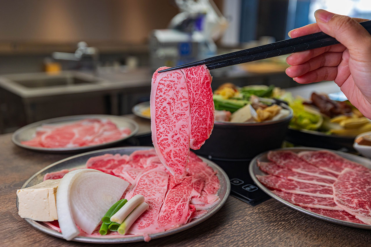 【台中北區美食】「駒澤屋壽喜燒」正宗關西風壽喜燒,台中科博館健行路無限蔬食吃到飽,宮崎A5和牛、博多牛腸鍋夜貓族必吃台中美食! 34 【台中北區美食】「駒澤屋壽喜燒」正宗關西風壽喜燒,台中科博館健行路無限蔬食吃到飽,宮崎A5和牛、博多牛腸鍋夜貓族必吃台中美食! 33