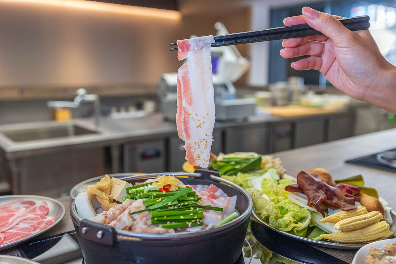【台中北區美食】「駒澤屋壽喜燒」正宗關西風壽喜燒,台中科博館健行路無限蔬食吃到飽,宮崎A5和牛、博多牛腸鍋夜貓族必吃台中美食! 51 【台中北區美食】「駒澤屋壽喜燒」正宗關西風壽喜燒,台中科博館健行路無限蔬食吃到飽,宮崎A5和牛、博多牛腸鍋夜貓族必吃台中美食! 50