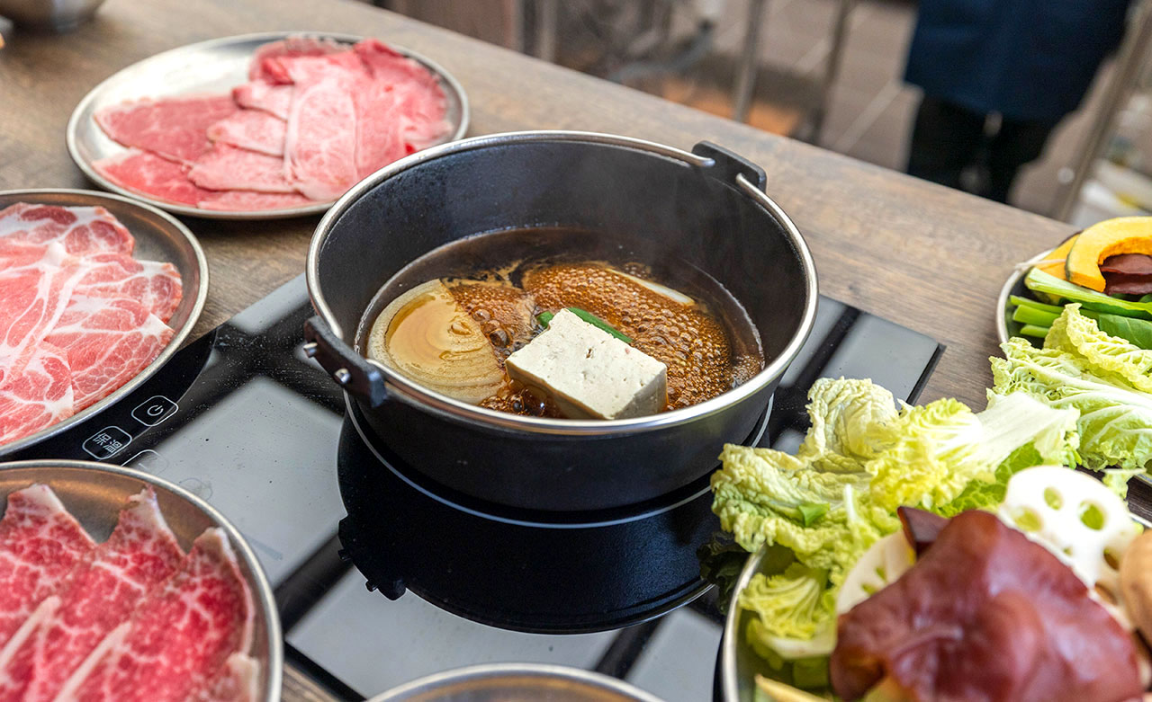 【台中北區美食】「駒澤屋壽喜燒」正宗關西風壽喜燒,台中科博館健行路無限蔬食吃到飽,宮崎A5和牛、博多牛腸鍋夜貓族必吃台中美食! 14 【台中北區美食】「駒澤屋壽喜燒」正宗關西風壽喜燒,台中科博館健行路無限蔬食吃到飽,宮崎A5和牛、博多牛腸鍋夜貓族必吃台中美食! 13