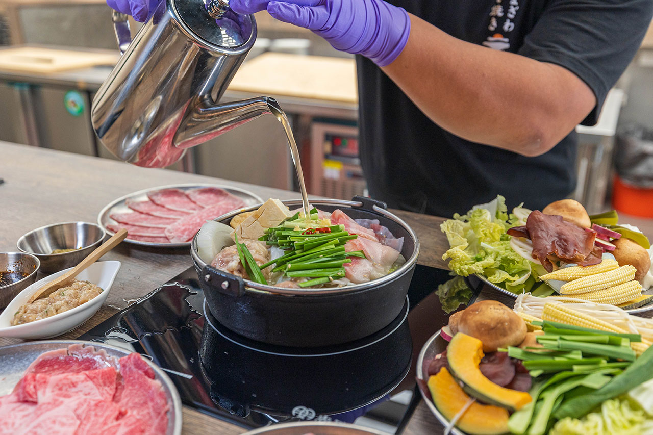 【台中北區美食】「駒澤屋壽喜燒」正宗關西風壽喜燒,台中科博館健行路無限蔬食吃到飽,宮崎A5和牛、博多牛腸鍋夜貓族必吃台中美食! 46 【台中北區美食】「駒澤屋壽喜燒」正宗關西風壽喜燒,台中科博館健行路無限蔬食吃到飽,宮崎A5和牛、博多牛腸鍋夜貓族必吃台中美食! 45