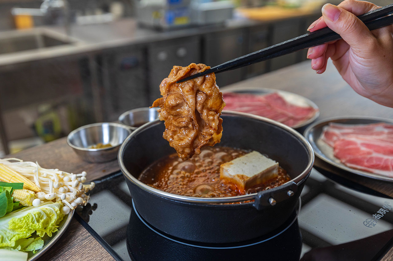 【台中北區美食】「駒澤屋壽喜燒」正宗關西風壽喜燒,台中科博館健行路無限蔬食吃到飽,宮崎A5和牛、博多牛腸鍋夜貓族必吃台中美食! 30 【台中北區美食】「駒澤屋壽喜燒」正宗關西風壽喜燒,台中科博館健行路無限蔬食吃到飽,宮崎A5和牛、博多牛腸鍋夜貓族必吃台中美食! 29