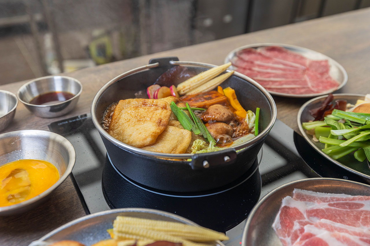 【台中北區美食】「駒澤屋壽喜燒」正宗關西風壽喜燒,台中科博館健行路無限蔬食吃到飽,宮崎A5和牛、博多牛腸鍋夜貓族必吃台中美食! 16 【台中北區美食】「駒澤屋壽喜燒」正宗關西風壽喜燒,台中科博館健行路無限蔬食吃到飽,宮崎A5和牛、博多牛腸鍋夜貓族必吃台中美食! 15
