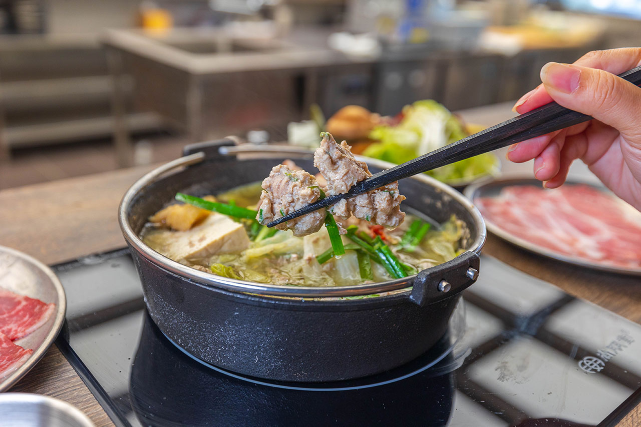 【台中北區美食】「駒澤屋壽喜燒」正宗關西風壽喜燒,台中科博館健行路無限蔬食吃到飽,宮崎A5和牛、博多牛腸鍋夜貓族必吃台中美食! 57 【台中北區美食】「駒澤屋壽喜燒」正宗關西風壽喜燒,台中科博館健行路無限蔬食吃到飽,宮崎A5和牛、博多牛腸鍋夜貓族必吃台中美食! 56