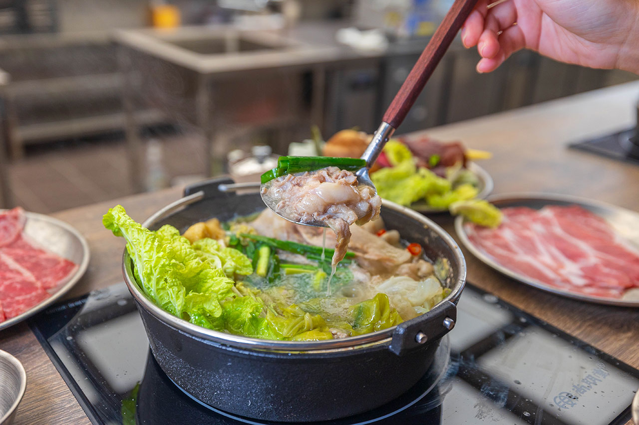 【台中北區美食】「駒澤屋壽喜燒」正宗關西風壽喜燒,台中科博館健行路無限蔬食吃到飽,宮崎A5和牛、博多牛腸鍋夜貓族必吃台中美食! 53 【台中北區美食】「駒澤屋壽喜燒」正宗關西風壽喜燒,台中科博館健行路無限蔬食吃到飽,宮崎A5和牛、博多牛腸鍋夜貓族必吃台中美食! 52